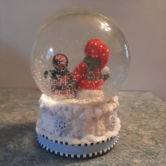 Snowmen Family Musical Glitter Snow Globe - Picture 7 of 12